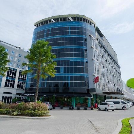 The Crew Hotel Kualanamu International Airport Medan Extérieur photo