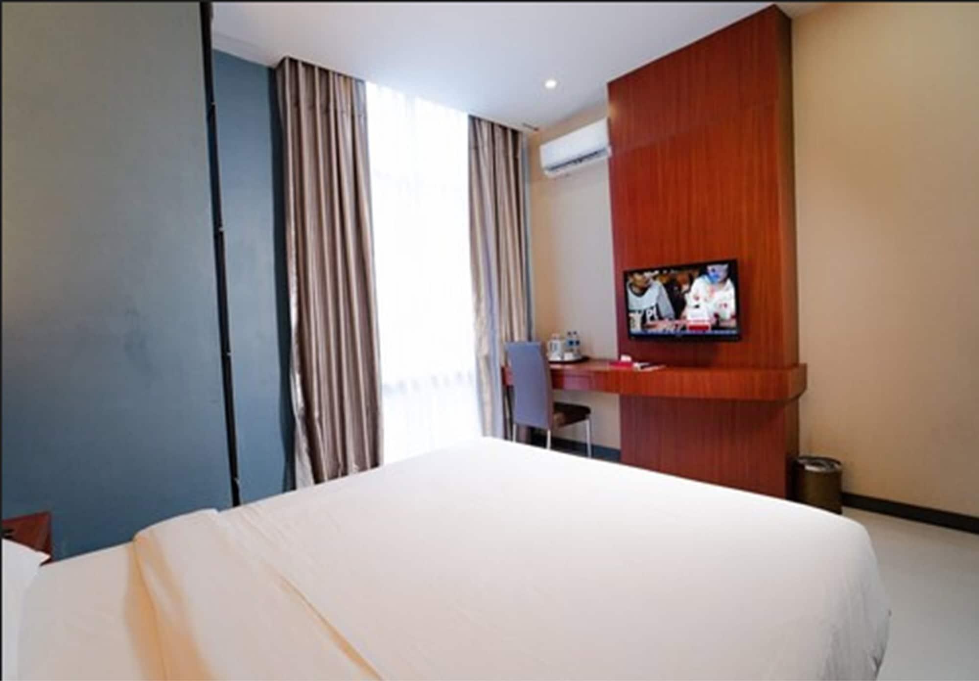 The Crew Hotel Kualanamu International Airport Medan Extérieur photo