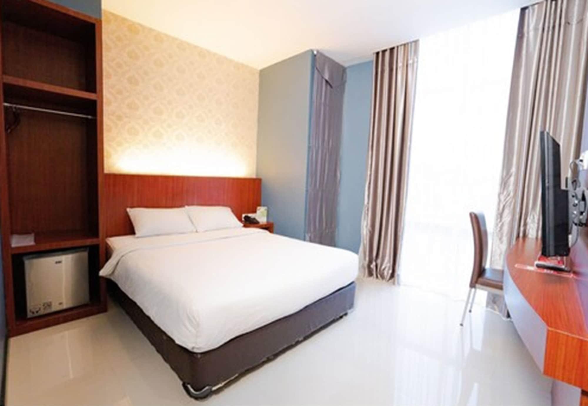 The Crew Hotel Kualanamu International Airport Medan Extérieur photo
