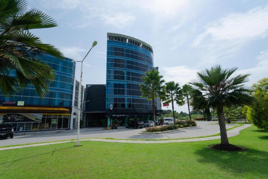 The Crew Hotel Kualanamu International Airport Medan Extérieur photo