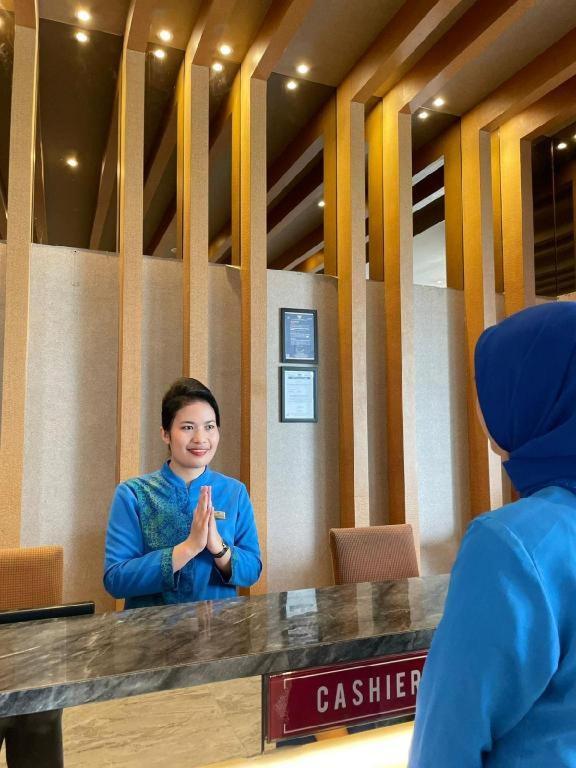 The Crew Hotel Kualanamu International Airport Medan Extérieur photo