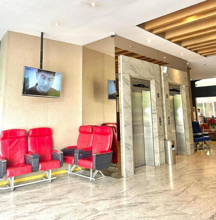 The Crew Hotel Kualanamu International Airport Medan Extérieur photo