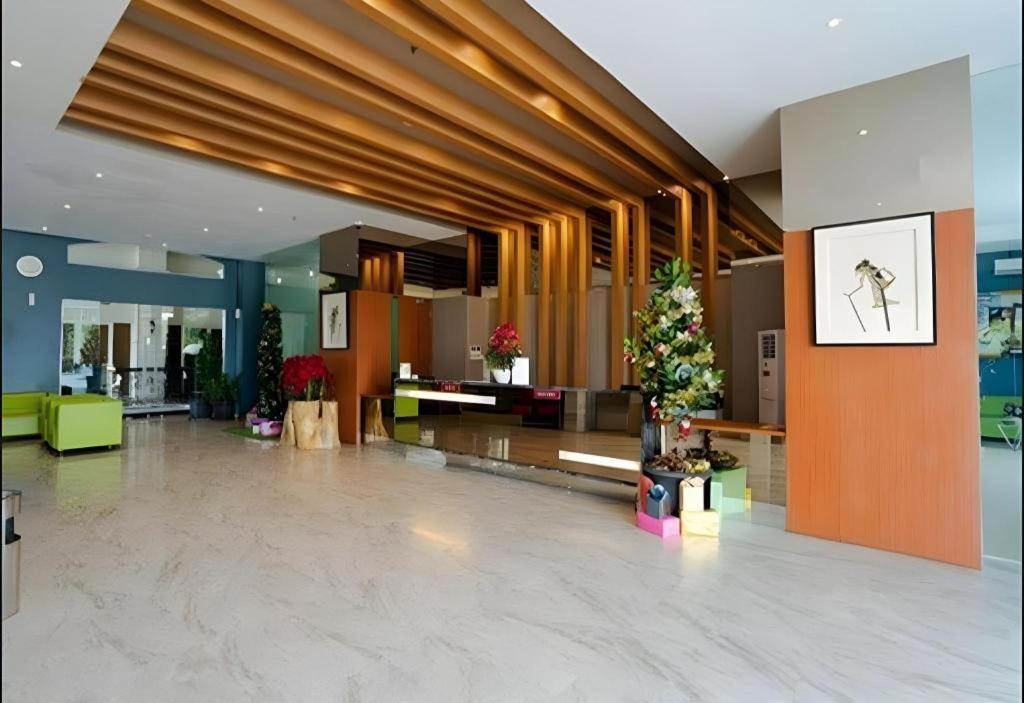 The Crew Hotel Kualanamu International Airport Medan Extérieur photo