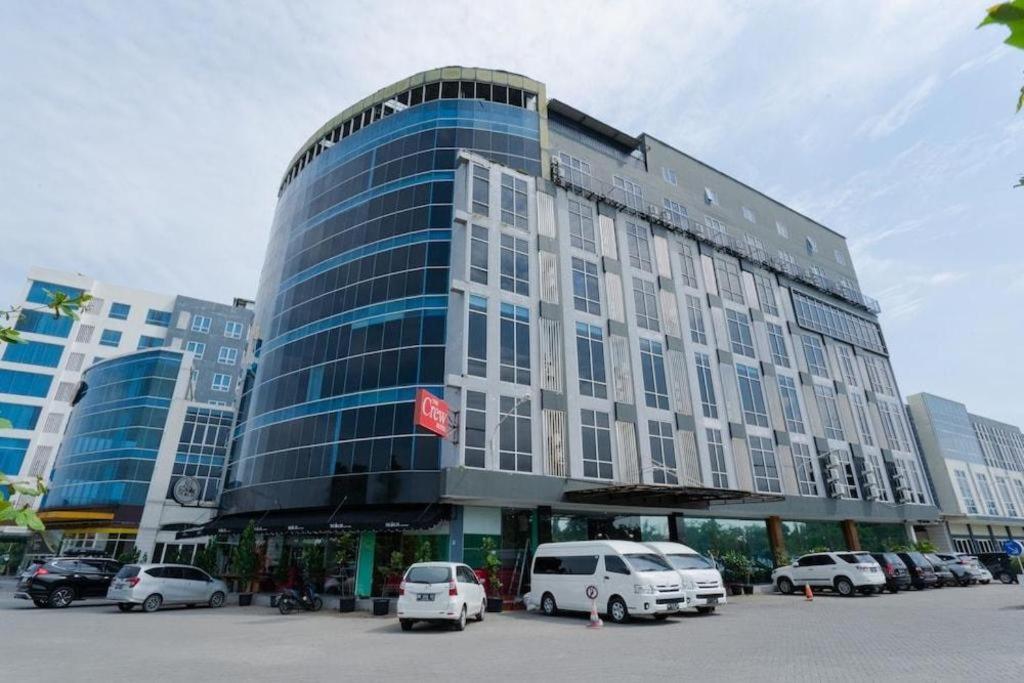 The Crew Hotel Kualanamu International Airport Medan Extérieur photo