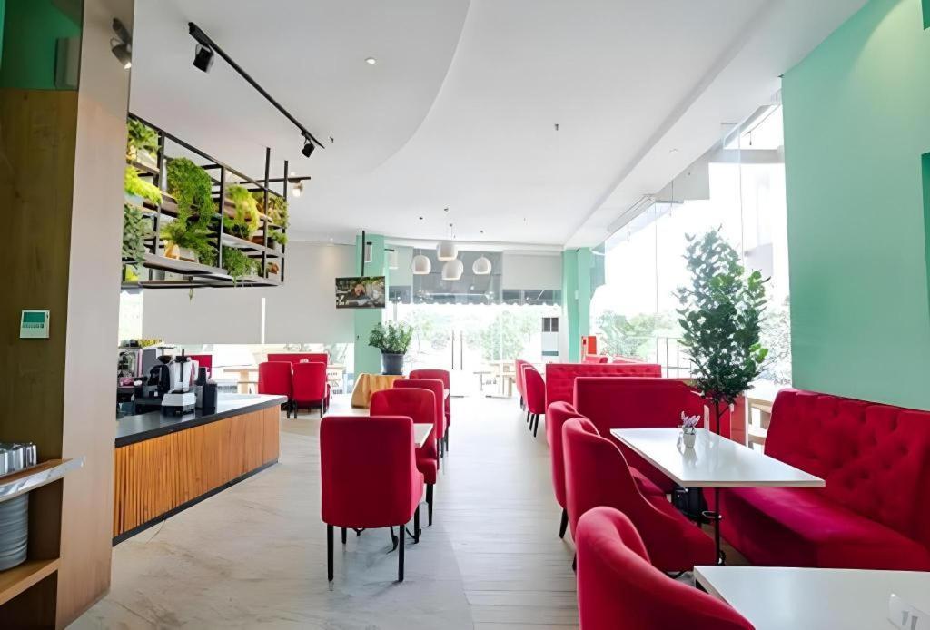 The Crew Hotel Kualanamu International Airport Medan Extérieur photo