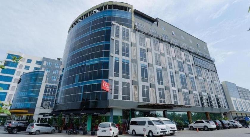 The Crew Hotel Kualanamu International Airport Medan Extérieur photo