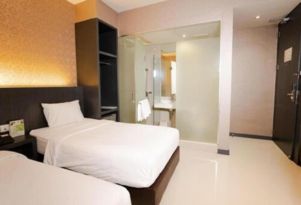 The Crew Hotel Kualanamu International Airport Medan Extérieur photo