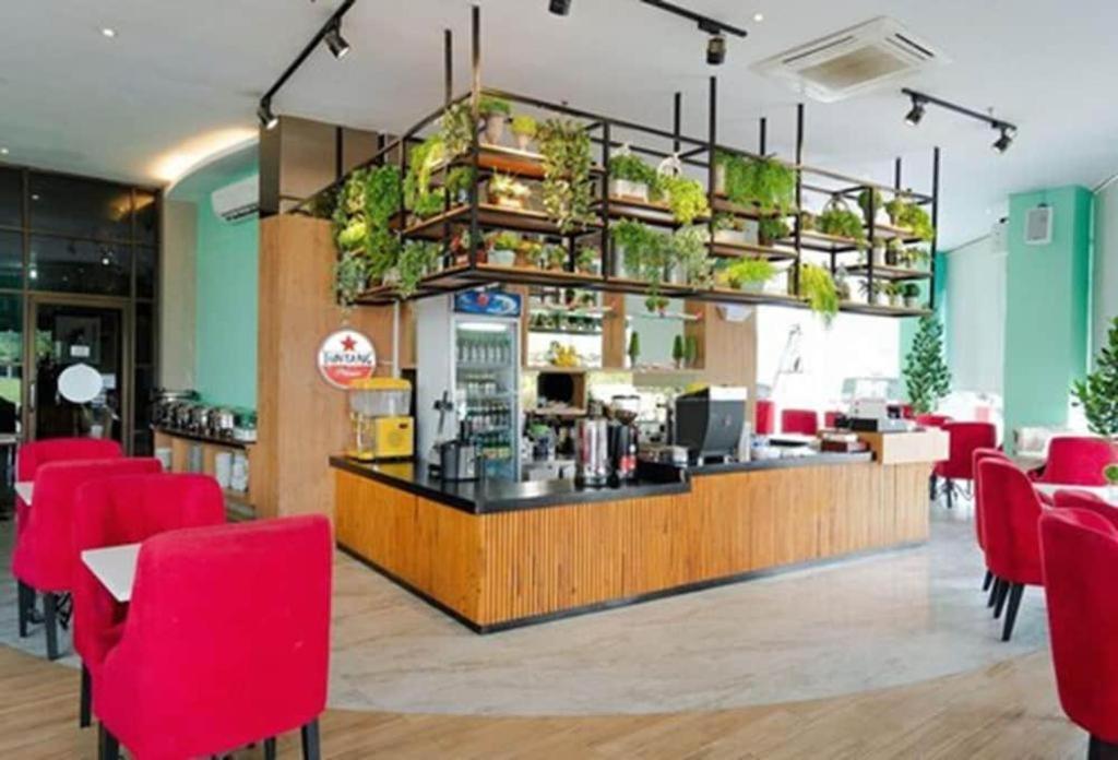 The Crew Hotel Kualanamu International Airport Medan Extérieur photo