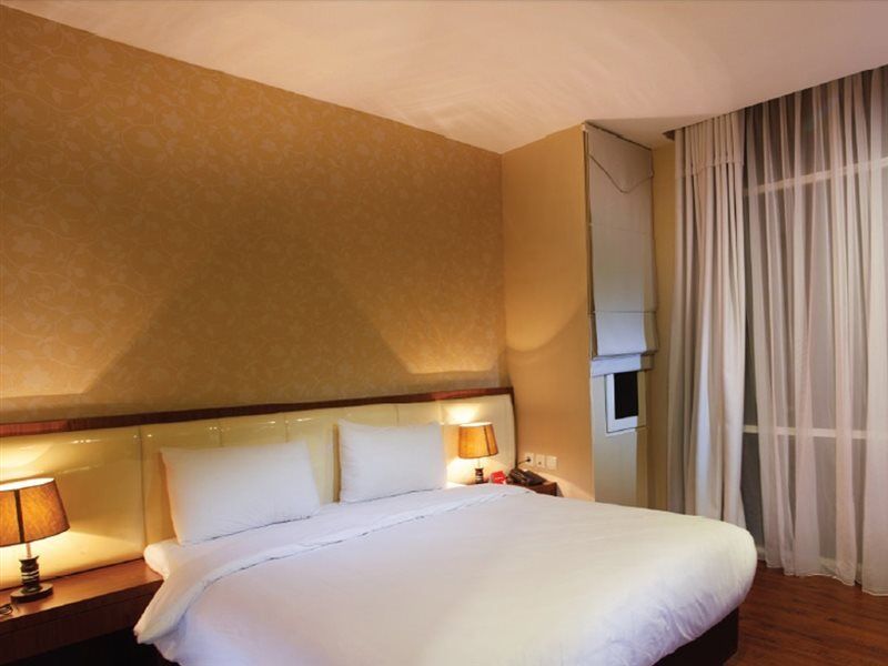 The Crew Hotel Kualanamu International Airport Medan Extérieur photo